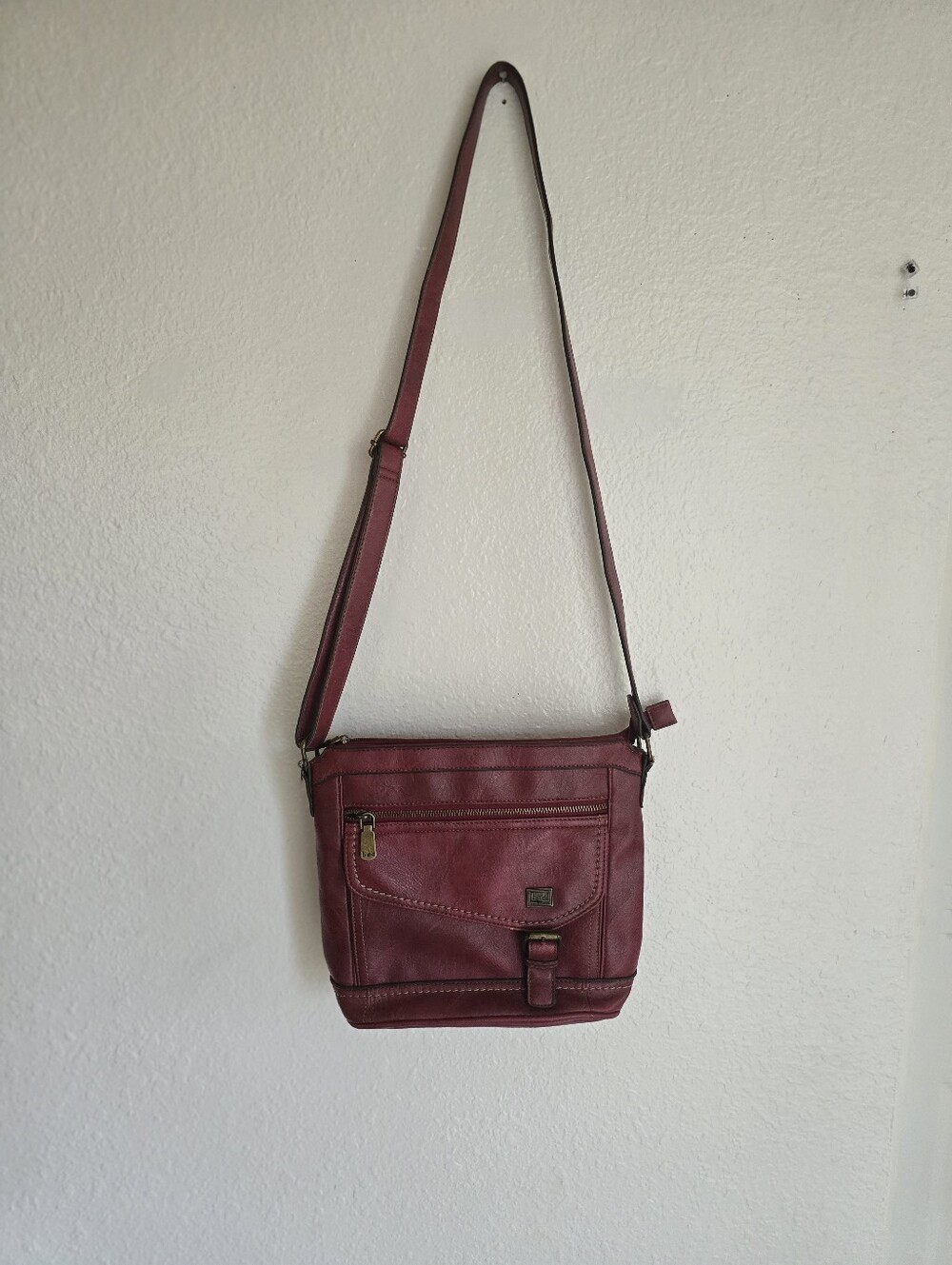 Born Concepts faux leather Women’s Crossbody Bag in Burgundy - Classic